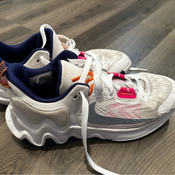 Nike Kids White and Pink Sneakers athletic youth size 7 sports sporty - Picture 1 of 11